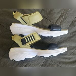 NEW SOREL Explorer Stride  Sz 9 Sandal